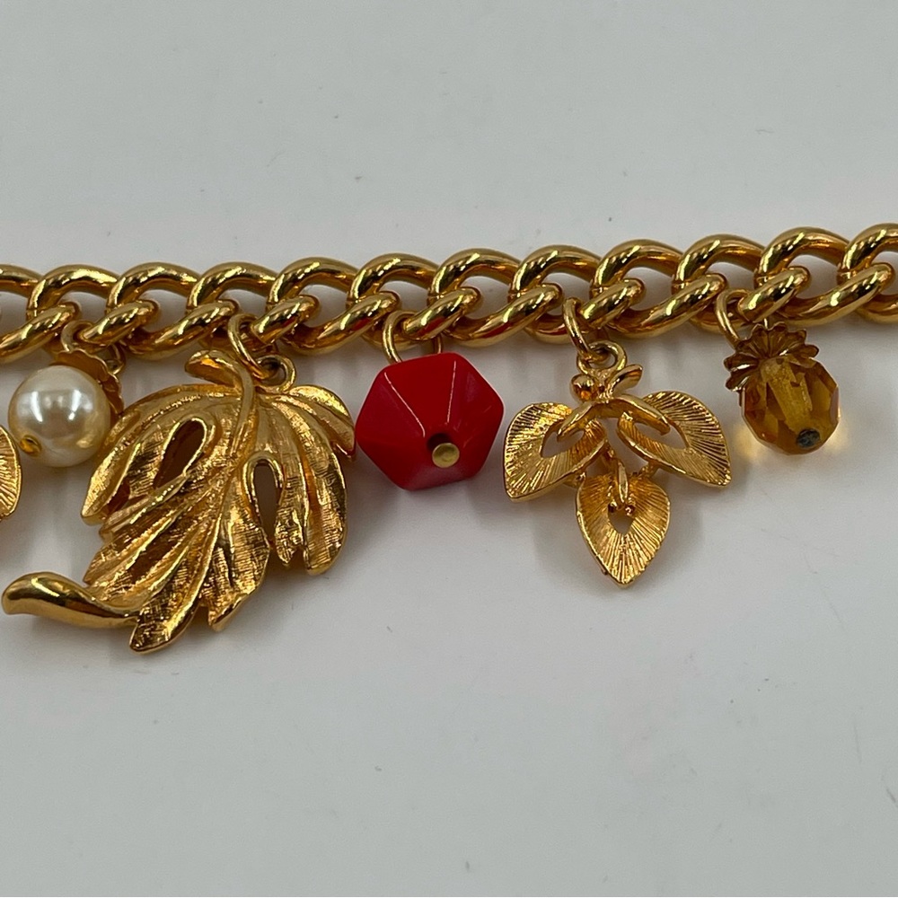 Vintage 70’s Sarah Coventry 18” Gold-Tone Charm Tassel Necklace Signed 96 grams - Picture 11 of 12